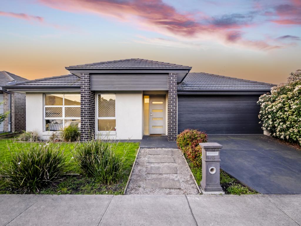 13 Canopy Gr, Cranbourne East, VIC 3977