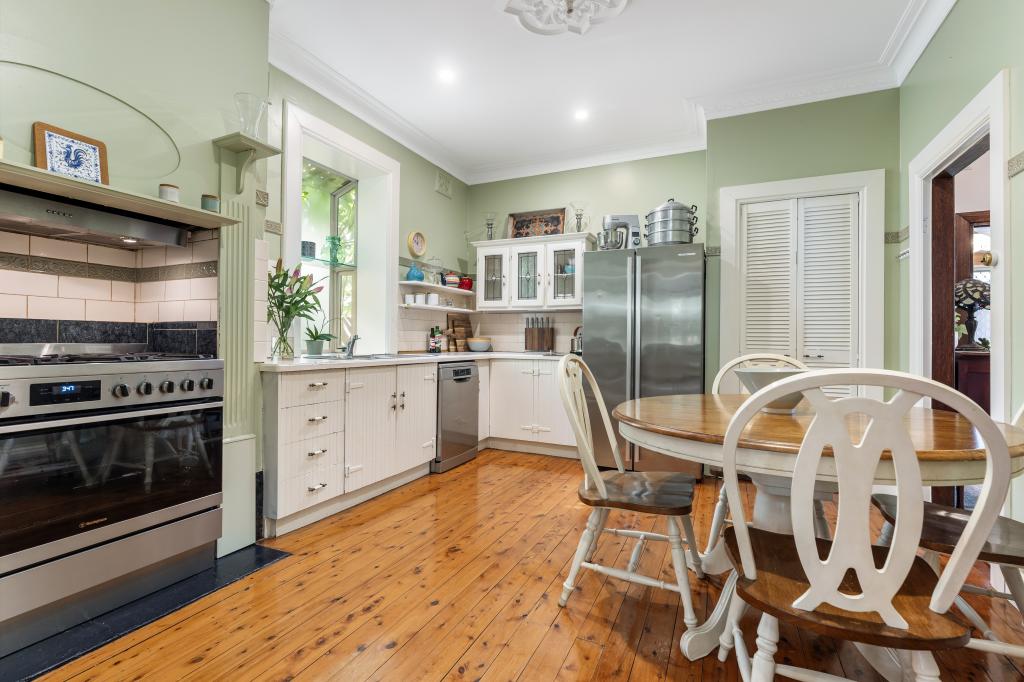 577 Heathwood Ave, Lavington, NSW 2641