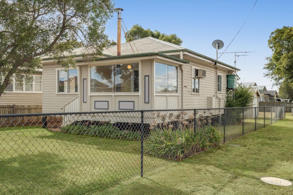 97a Hill St, Newtown, QLD 4350