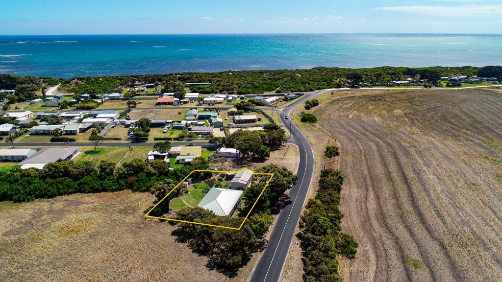 16 Boatswain Point Rd, Boatswain Point, SA 5275