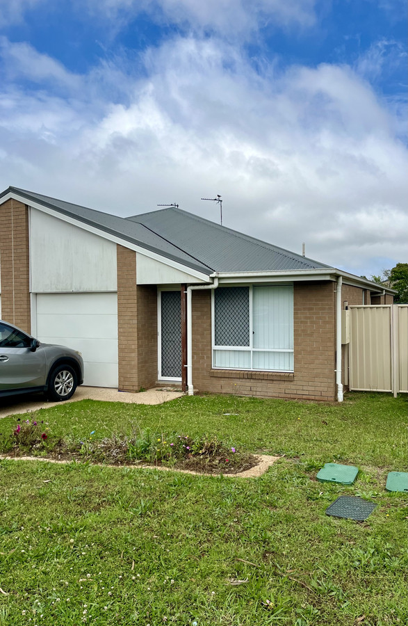 2/1 NORTHPOINT AVE, HARLAXTON, QLD 4350