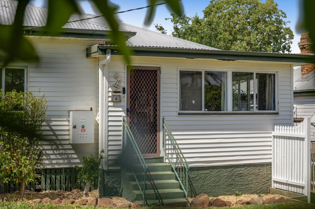8 Adam St, North Toowoomba, QLD 4350