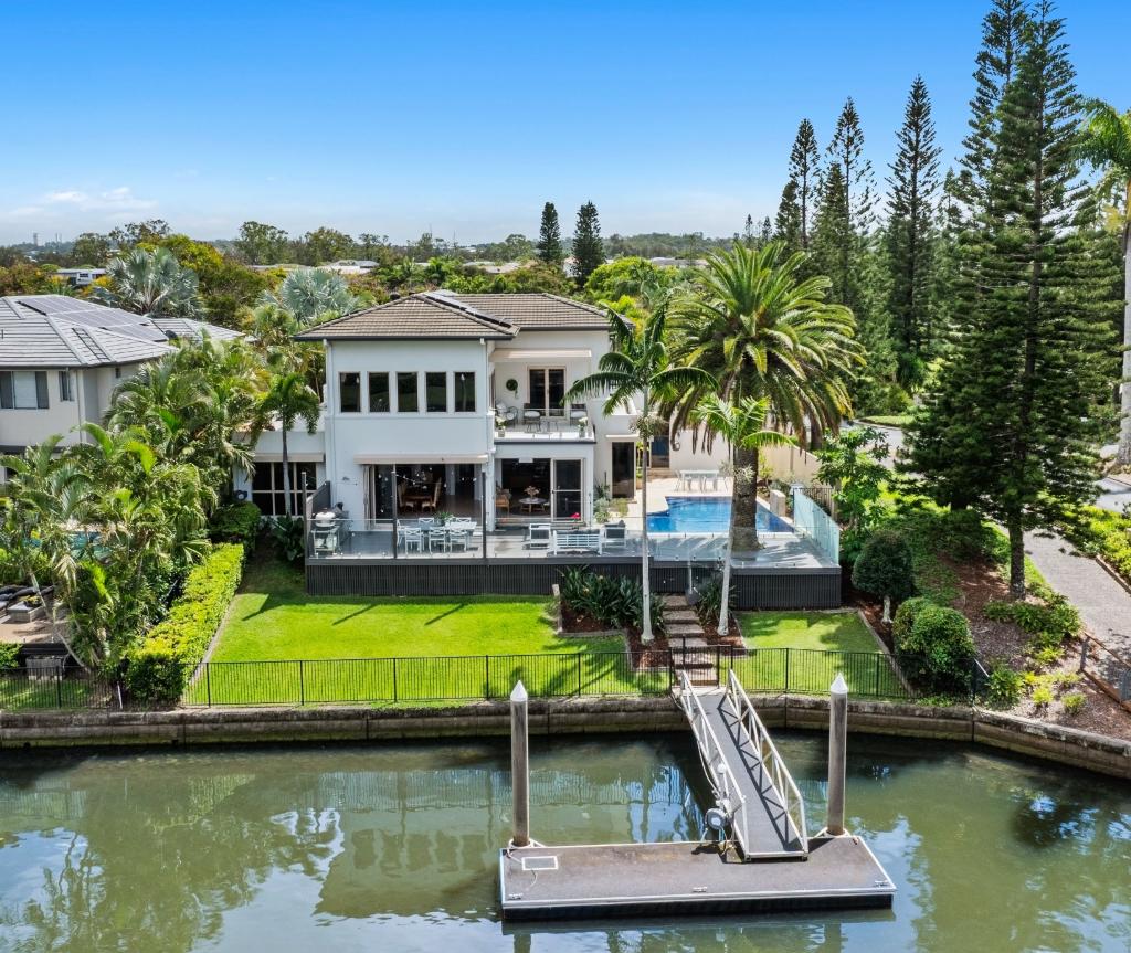 2301 Belmont Ct E, Hope Island, QLD 4212
