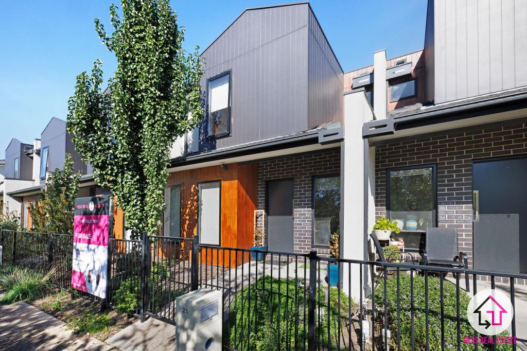 25 WALLARA WATERS BVD, WALLAN, VIC 3756