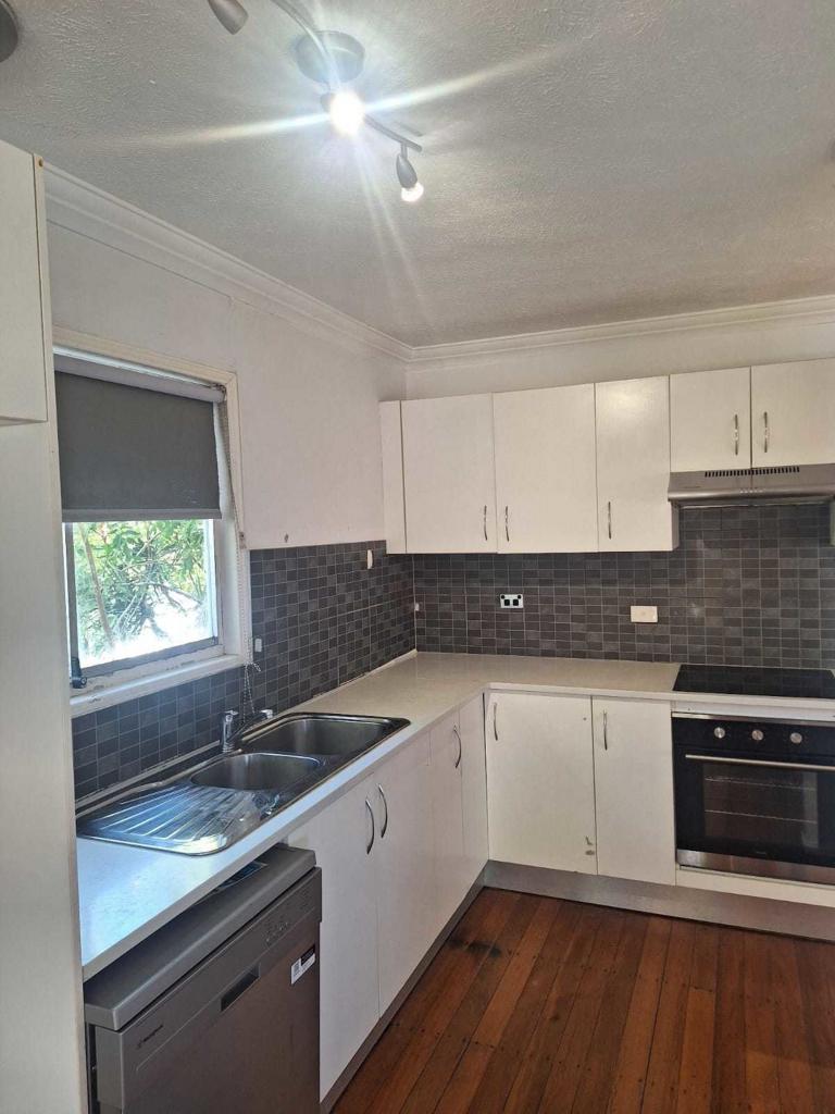 15 HILLCREST PDE, MIAMI, QLD 4220