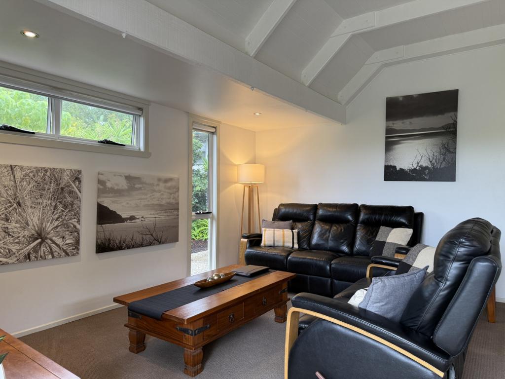 35a Brakes Cres, Miami, QLD 4220