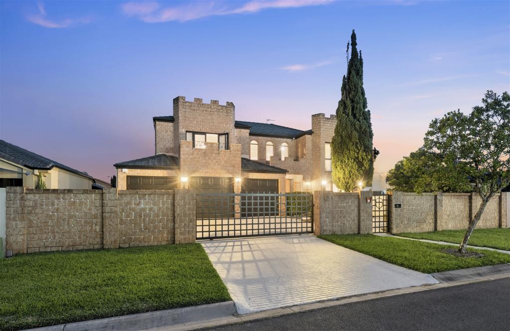 16 Rebholz Dr, Benowa, QLD 4217