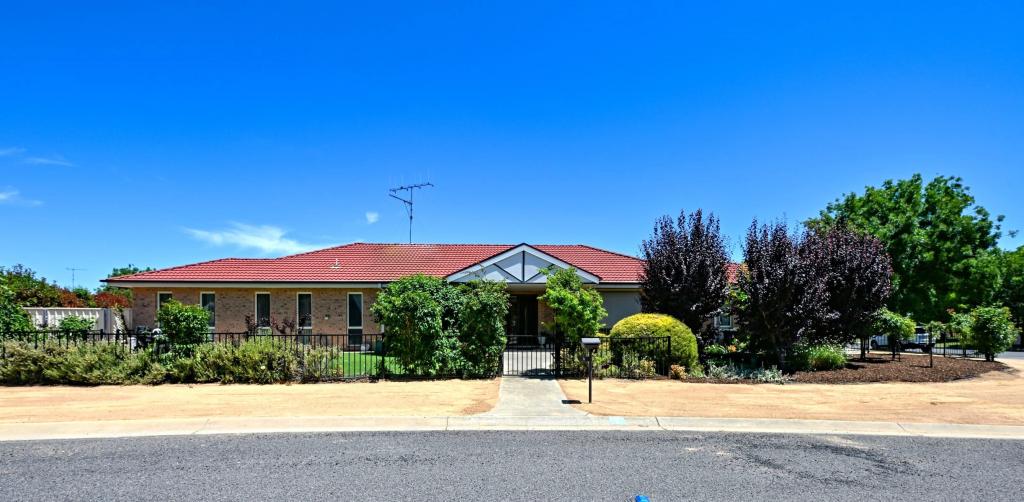 1 Haddon Ct, Yass, NSW 2582