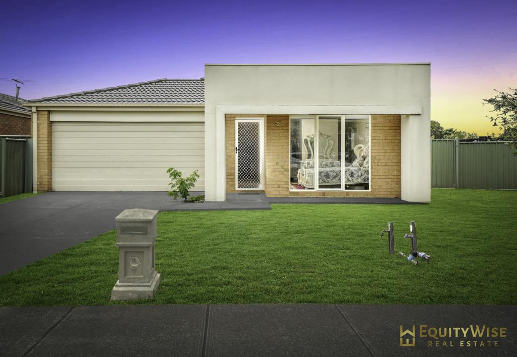 2 BUTLER GR, WYNDHAM VALE, VIC 3024