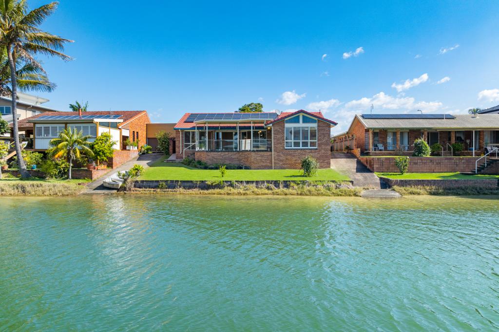 19 Captains Way, Banora Point, NSW 2486