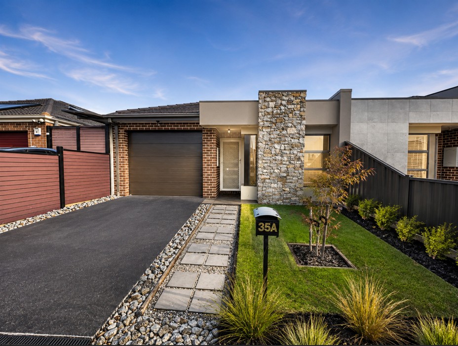 35a Hindmarsh Dr, Manor Lakes, VIC 3024