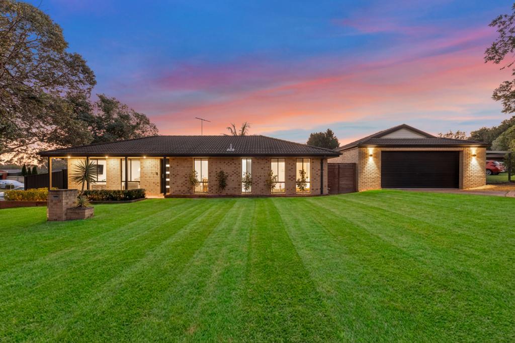 43 Leigh Dr, Pakenham, VIC 3810