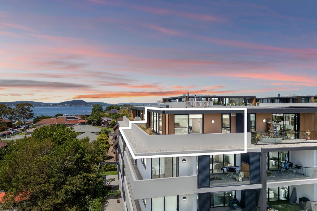 402/4 Auburn St, Point Frederick, NSW 2250