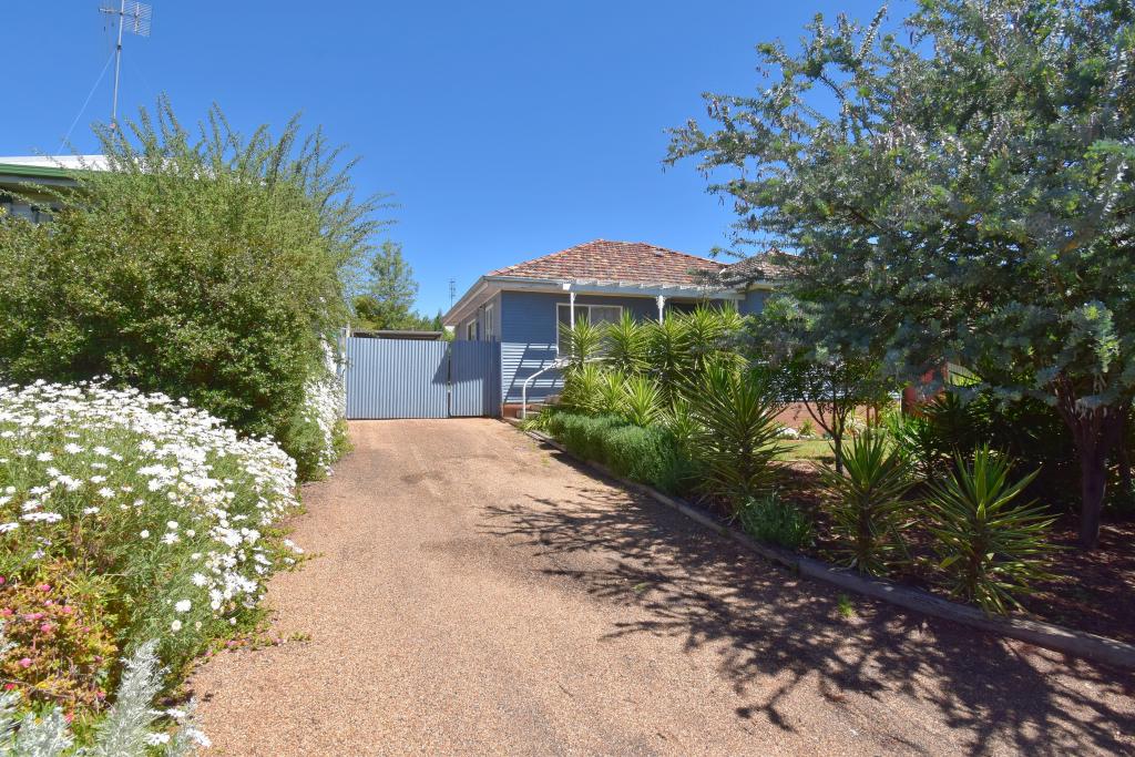 129 Warne St, Wellington, NSW 2820