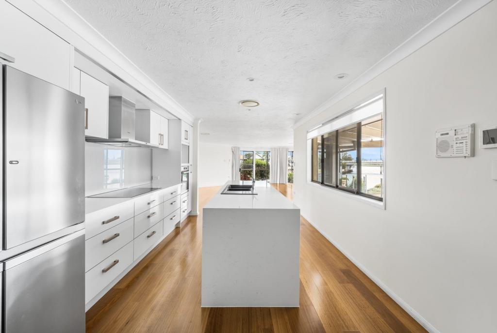 3 Pebble Beach Dr, Runaway Bay, QLD 4216