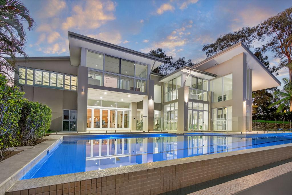 7020 Riverview Cres, Hope Island, QLD 4212