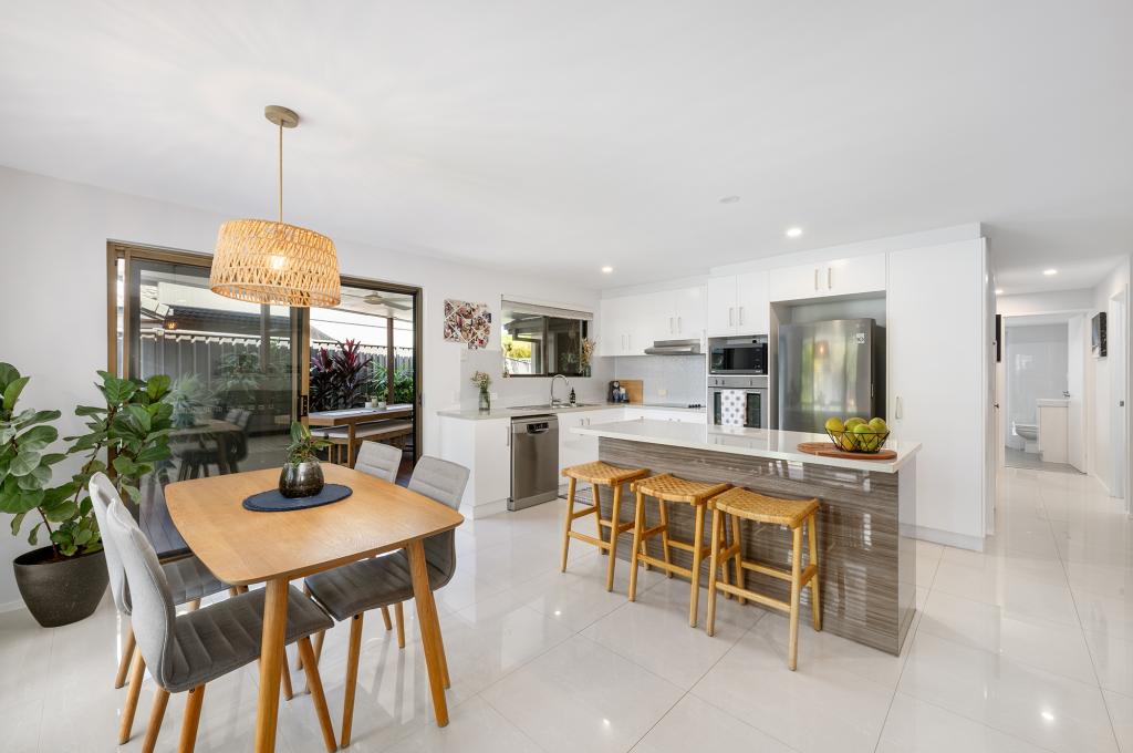 1/24 Wagtail Ct, Burleigh Waters, QLD 4220