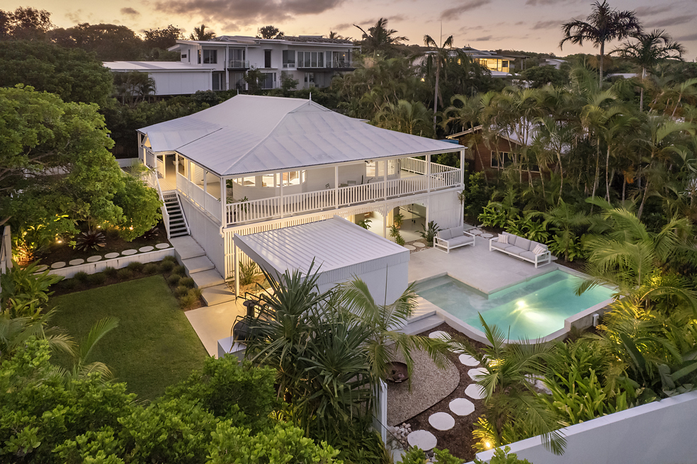 2 Coconut Gr, Castaways Beach, QLD 4567