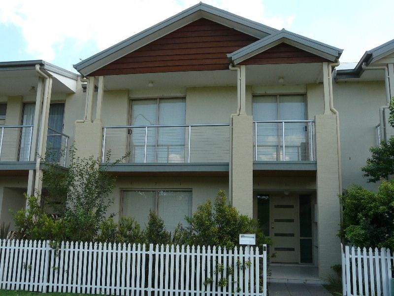 8 Trotter St, Elderslie, NSW 2570