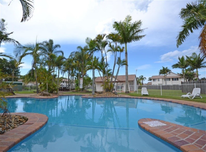 2 St Kevin'S Ave, Benowa, QLD 4217