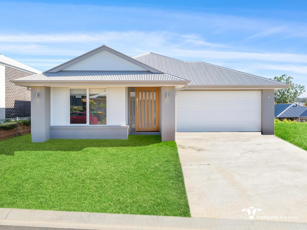 13 Gower St, White Rock, QLD 4306