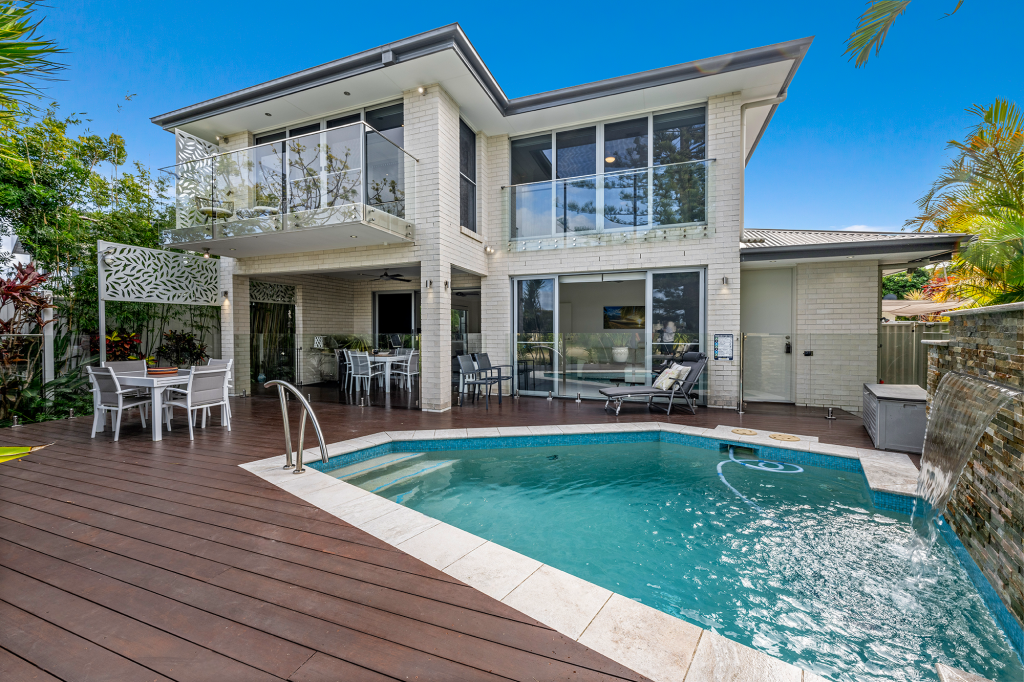 76 Gretel Dr, Mermaid Waters, QLD 4218