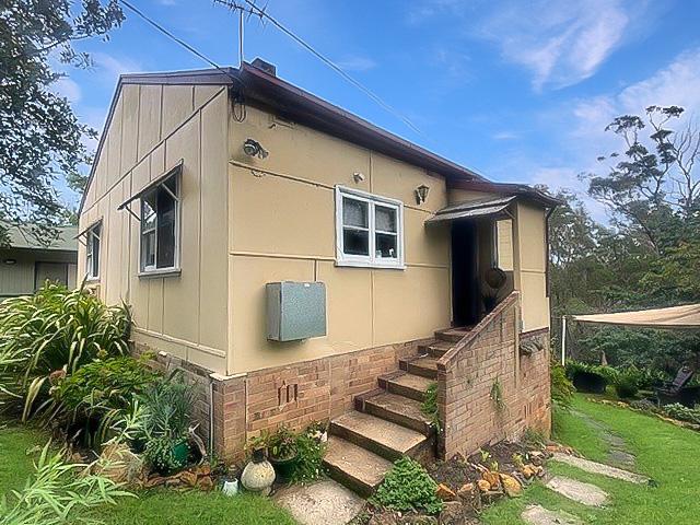 17 Genevieve Rd, Bullaburra, NSW 2784