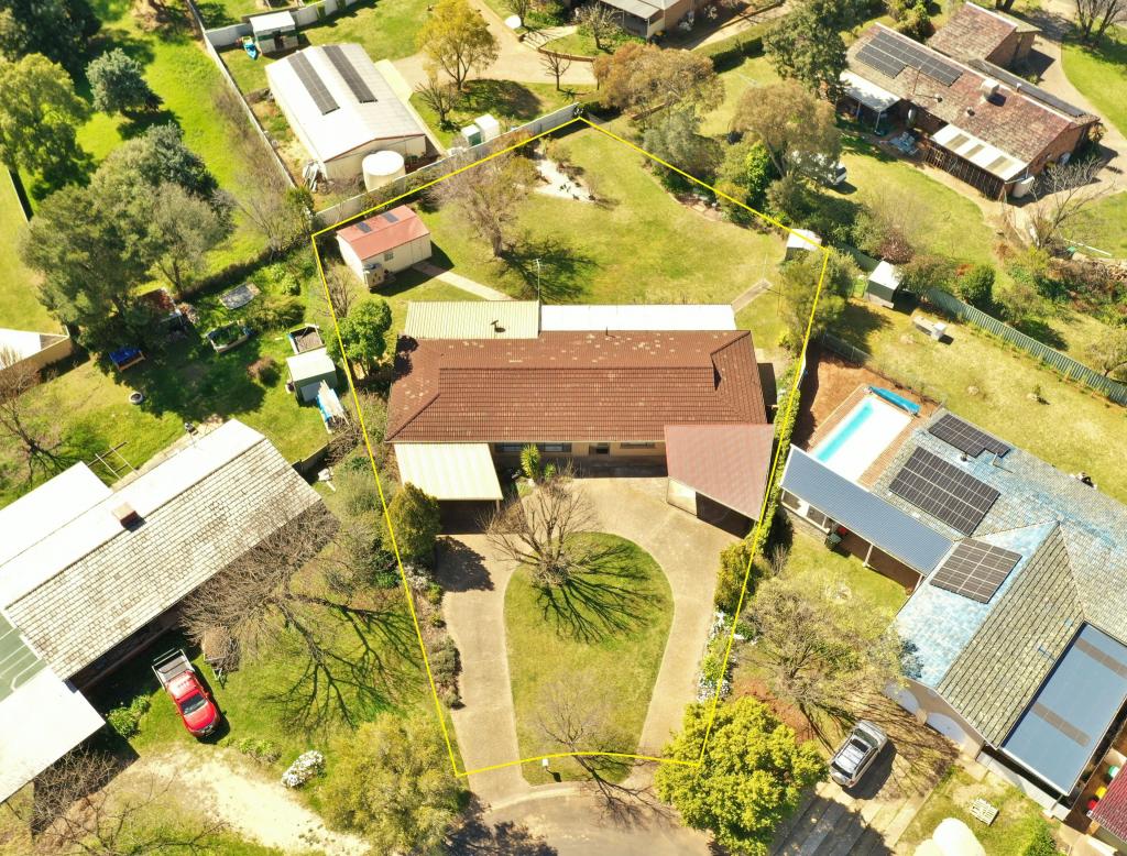 9 Normoyle Cres, Young, NSW 2594