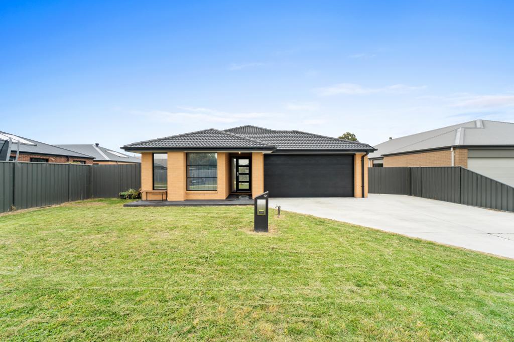 12 Kennelly Cres, Stratford, VIC 3862