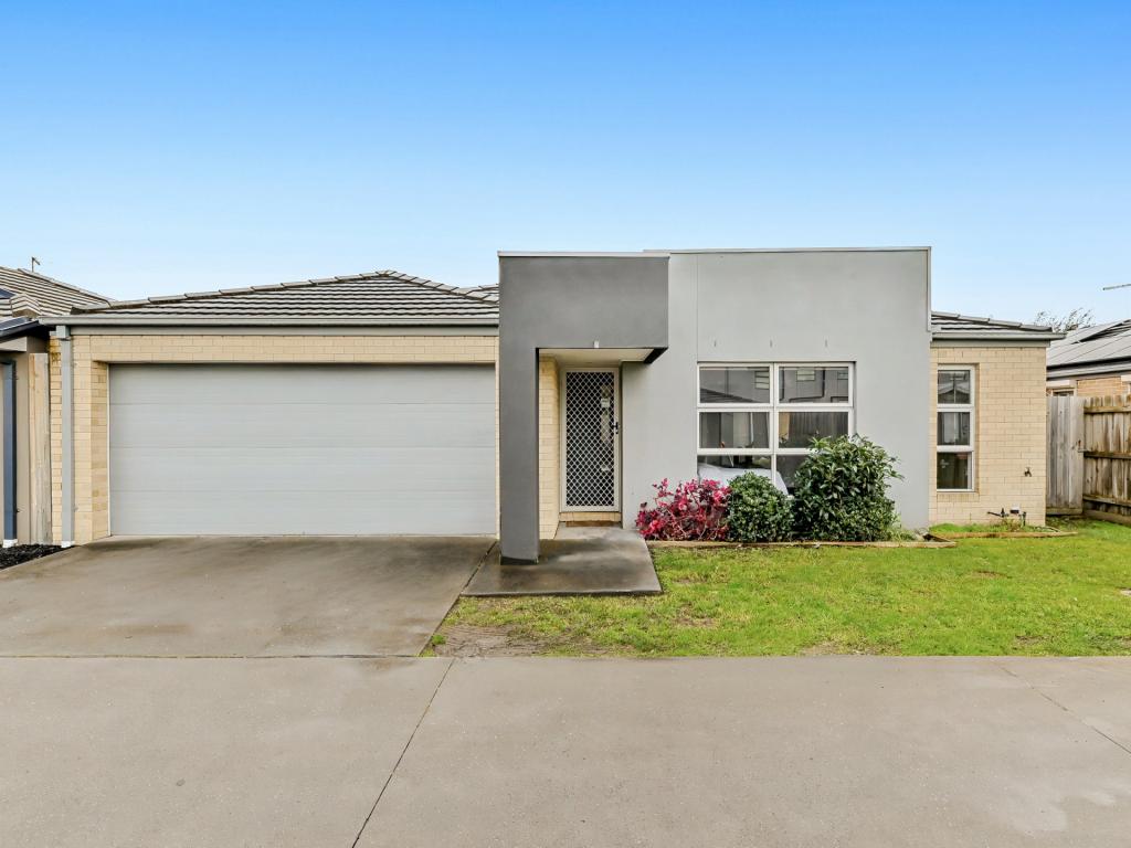 12 QUINELLA WAY, PAKENHAM, VIC 3810