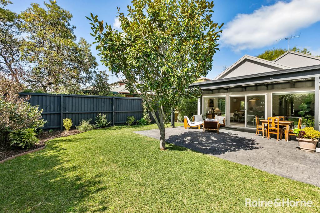 18 Bates Dr, Williamstown, VIC 3016