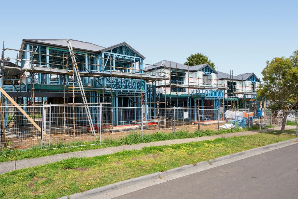 9A LYDFORD RD, FERNTREE GULLY, VIC 3156