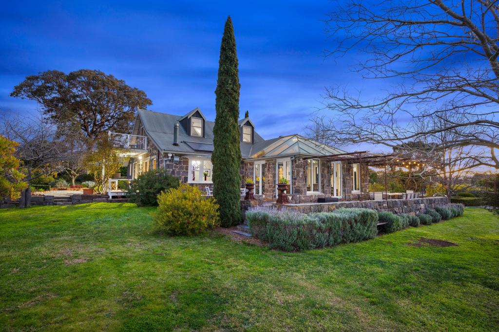 33 Clokes Lane, Amphitheatre, VIC 3468