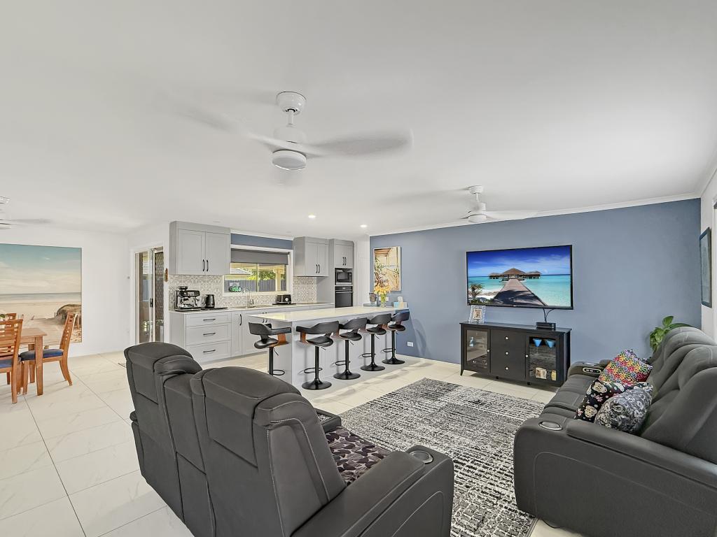 3 Moorhen Ct, Eli Waters, QLD 4655