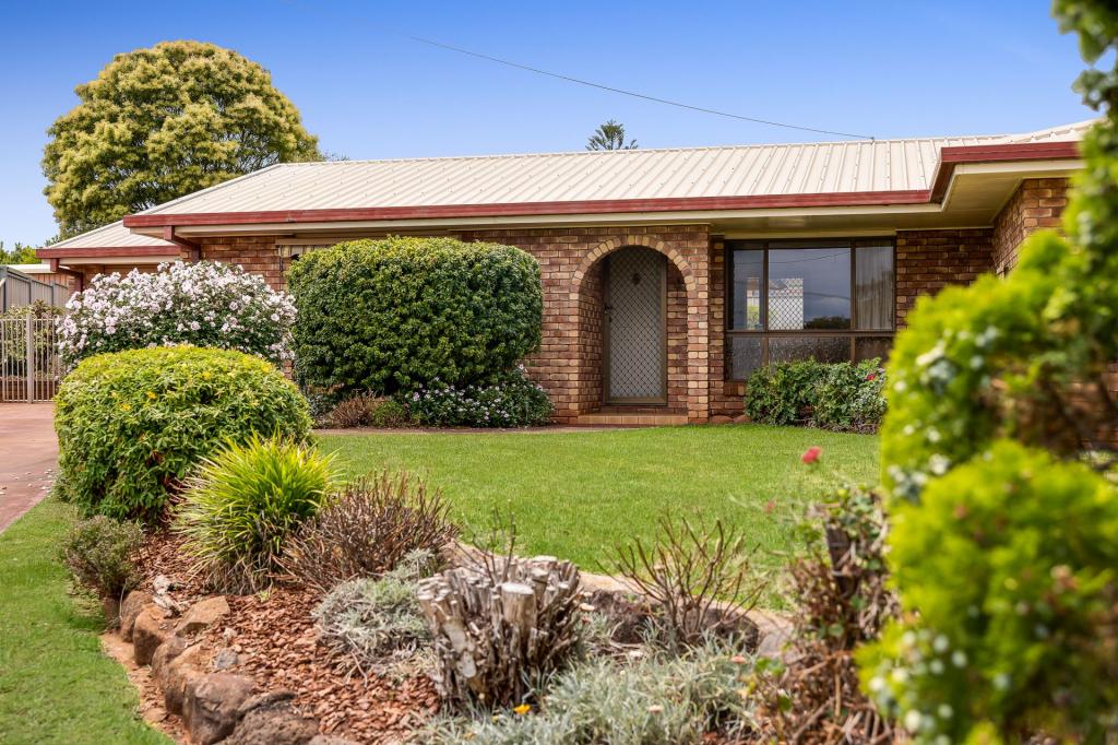 6 Tea Tree Ct, Newtown, QLD 4350