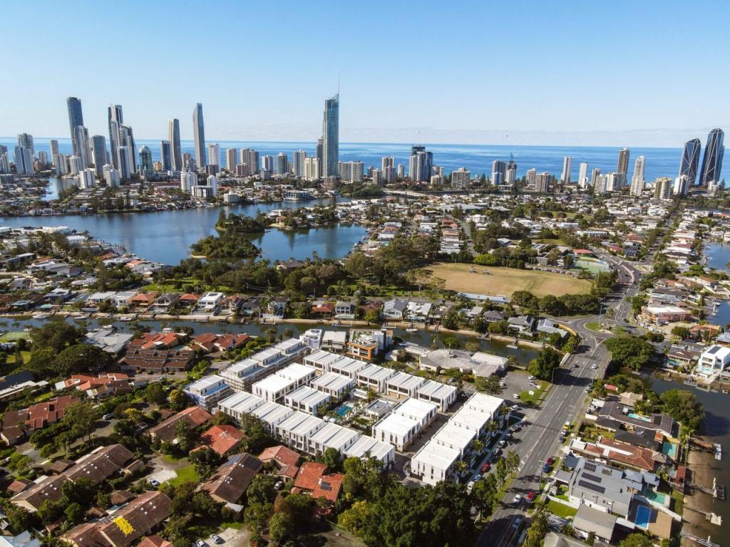 81 Salerno St, Isle Of Capri, QLD 4217