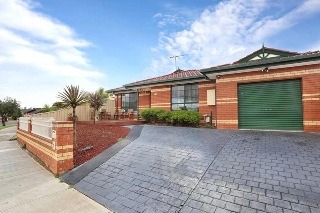 1/14 Nicholson Cres, Meadow Heights, VIC 3048