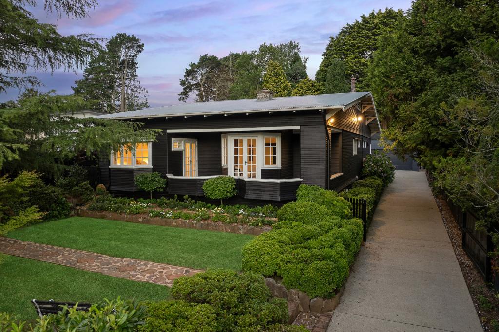 10 Blackheath St, Leura, NSW 2780