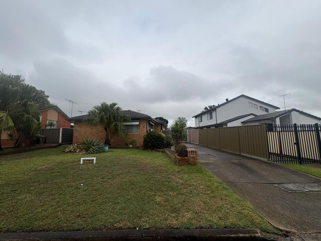 15 Mccartney Cres, St Clair, NSW 2759