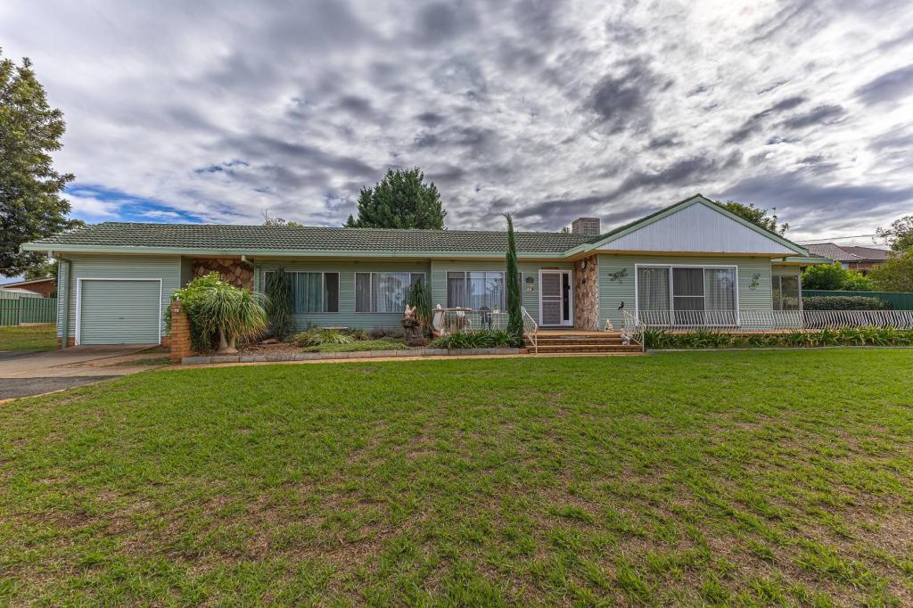 14 Molong Rd, Parkes, NSW 2870