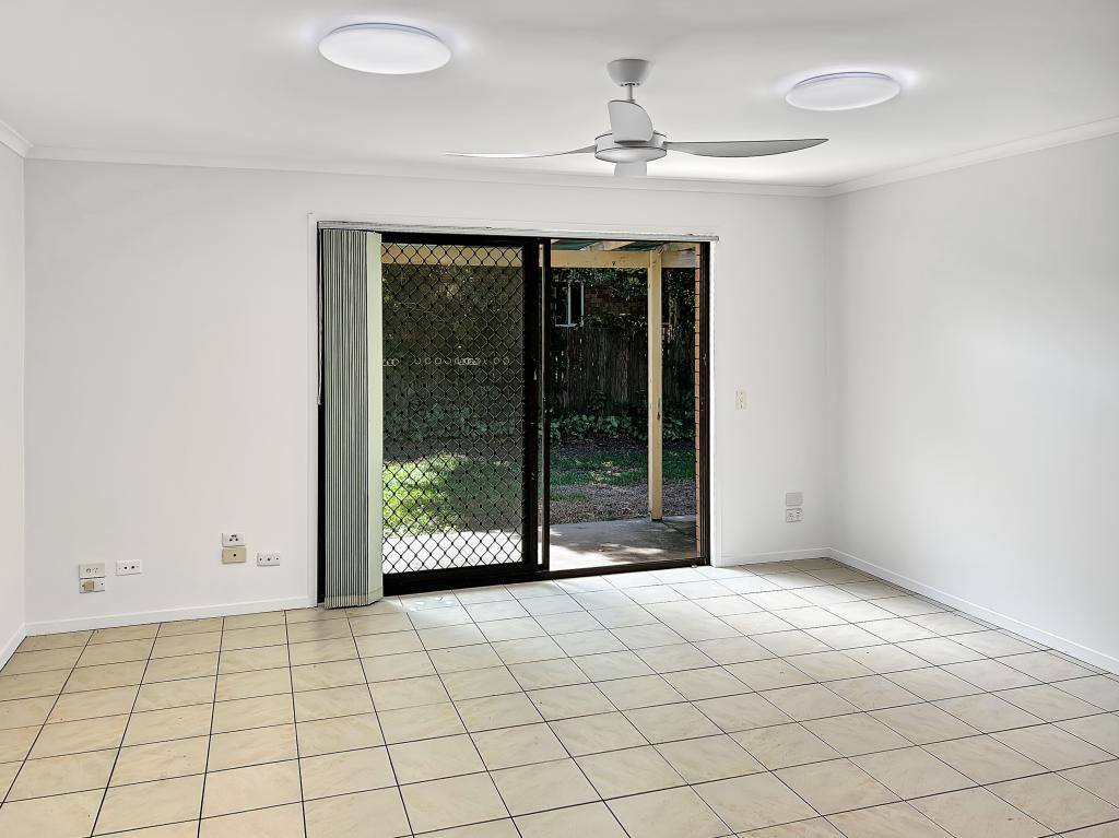 2/7 Webb St, Labrador, QLD 4215