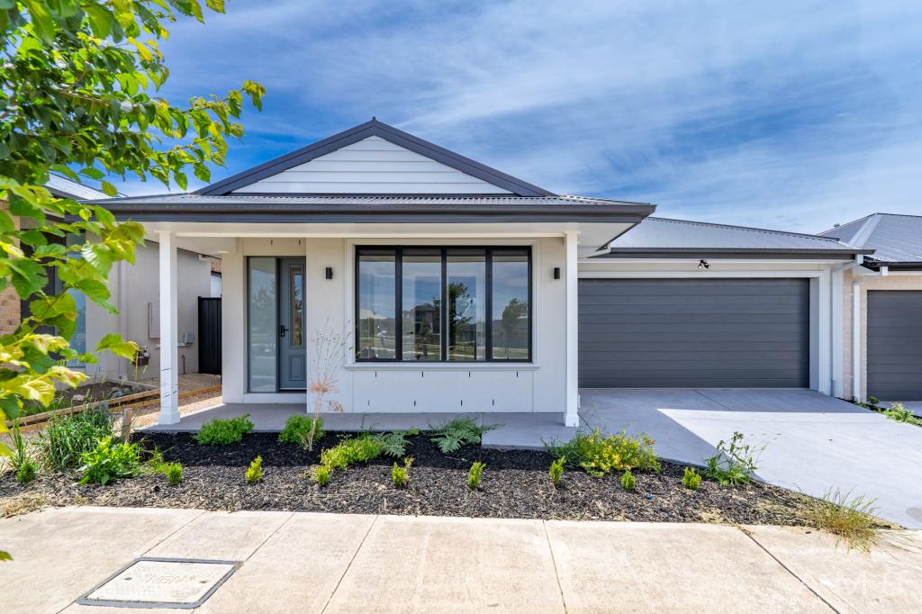 22 MUDROOROO CCT, KALKALLO, VIC 3064