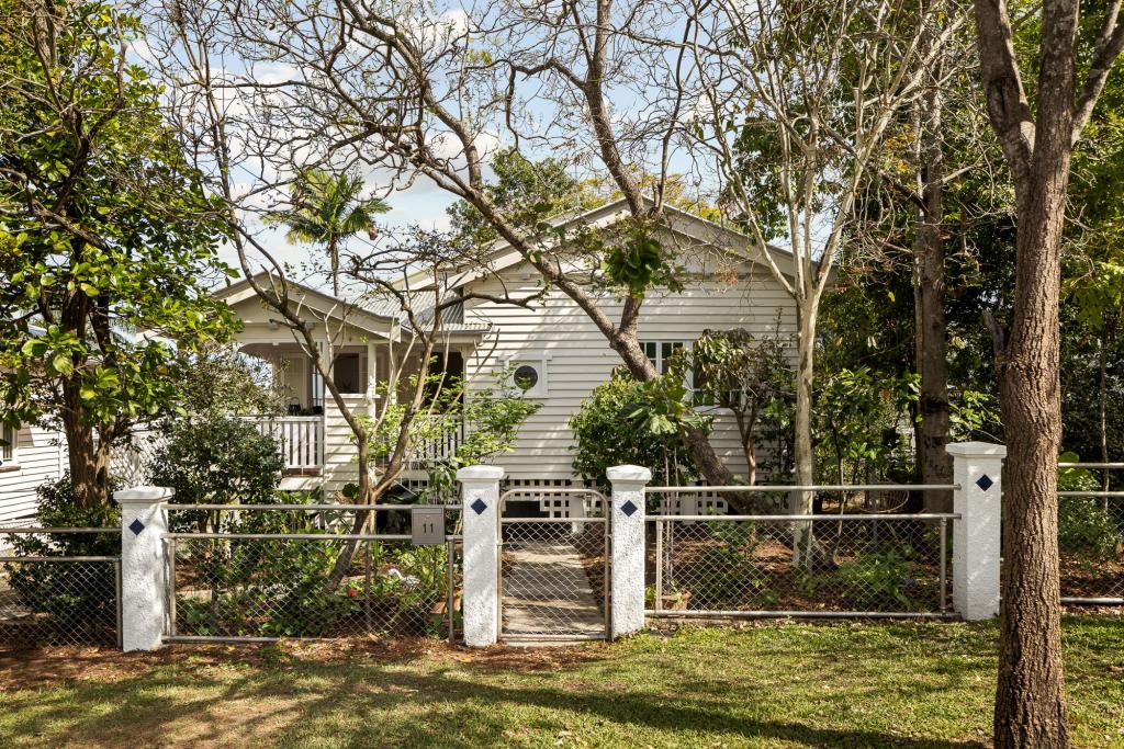 11 Fifth Ave, Kedron, QLD 4031