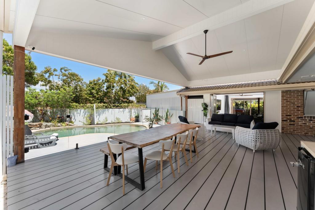 37 BEACONSFIELD DR, BURLEIGH WATERS, QLD 4220