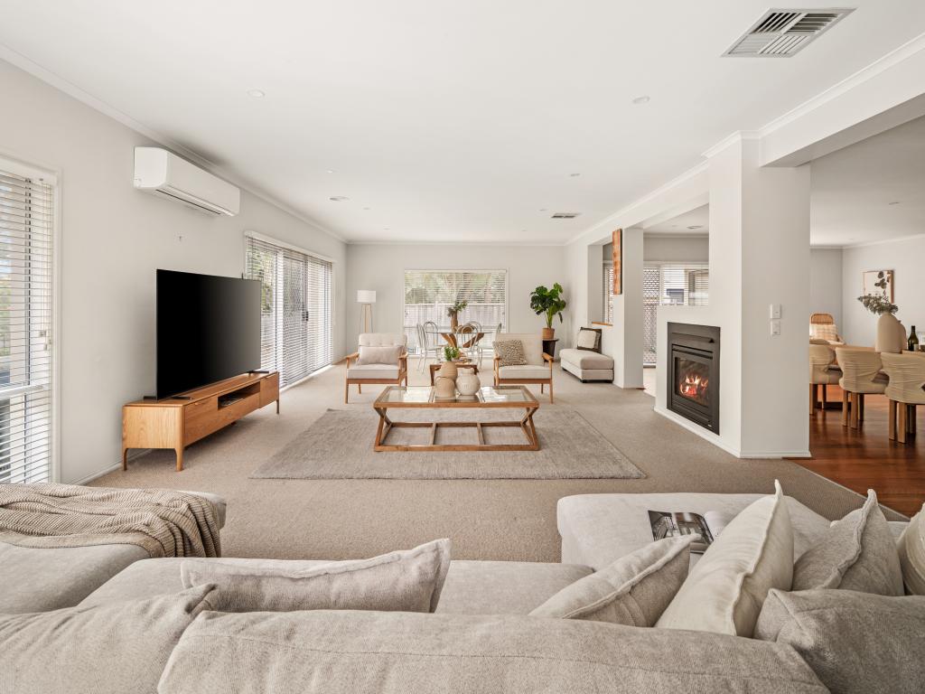 12 Barton Dr, Sandhurst, VIC 3977