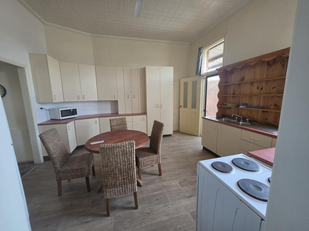 118 Boorowa St, Young, NSW 2594