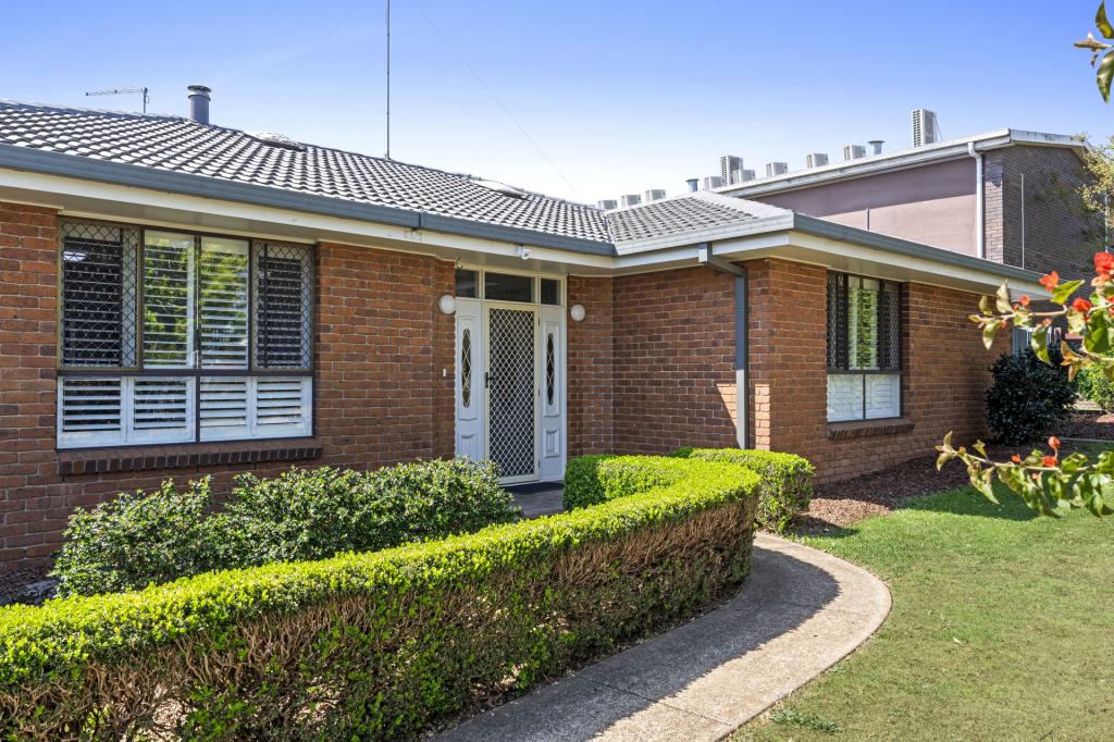17 Blake St, Wilsonton, QLD 4350