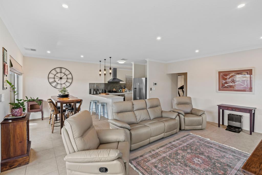 3 Mast Cl, Dudley Park, WA 6210