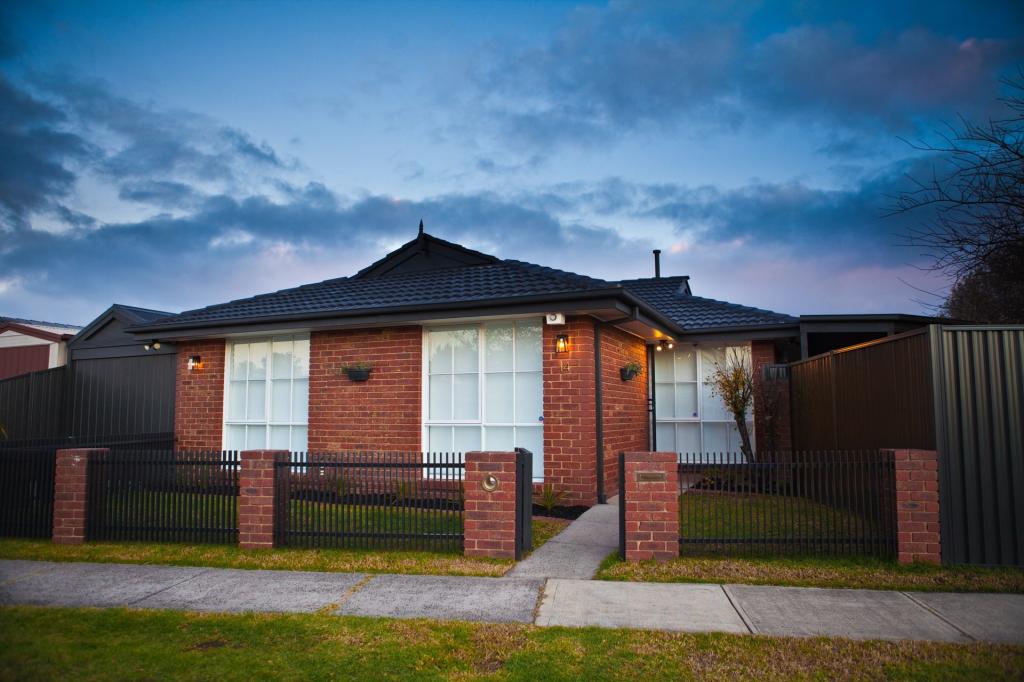 14 Marnie Dr, Cranbourne West, VIC 3977