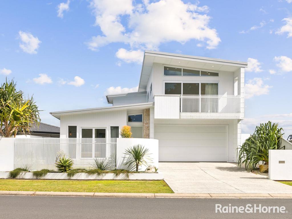33 WITONGA DR, YAMBA, NSW 2464